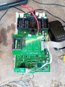 Programming a new car key on work bench